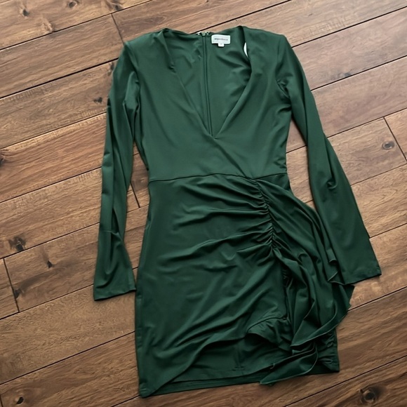 SUPERDOWN Martyna Deep V Dress in Emerald Size Small - Picture 11 of 13